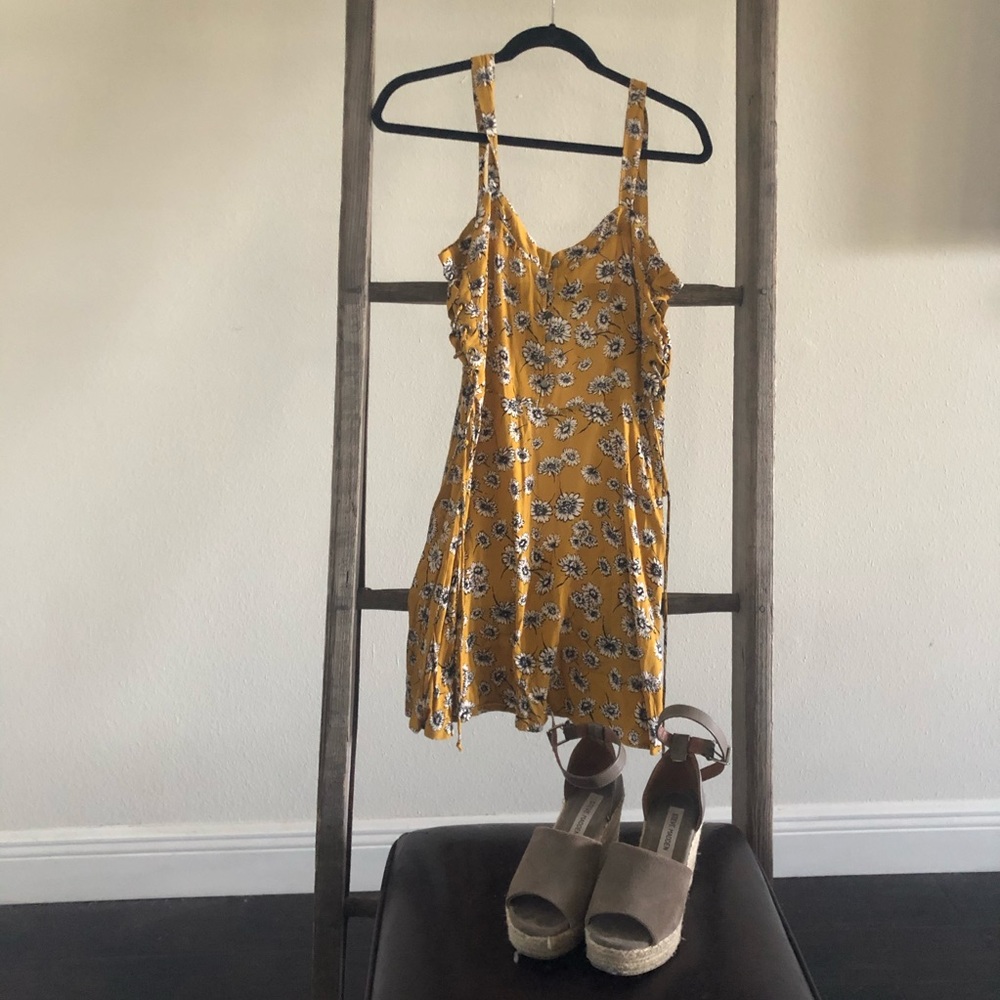 Size medium. Forever 21. Mustard flower dress